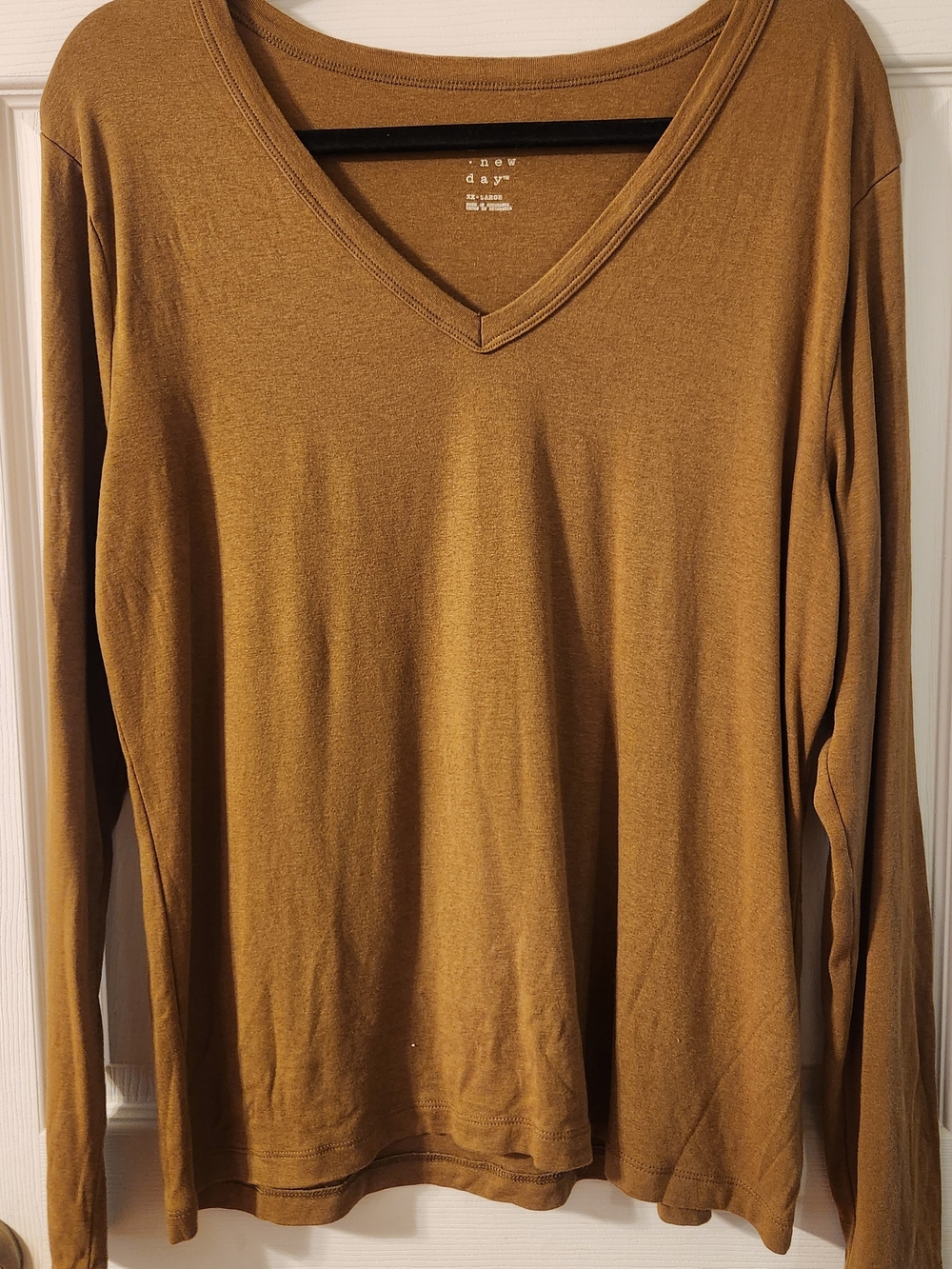 Wonen's V-Neck Long-Sleeve Top in Caramel Brown